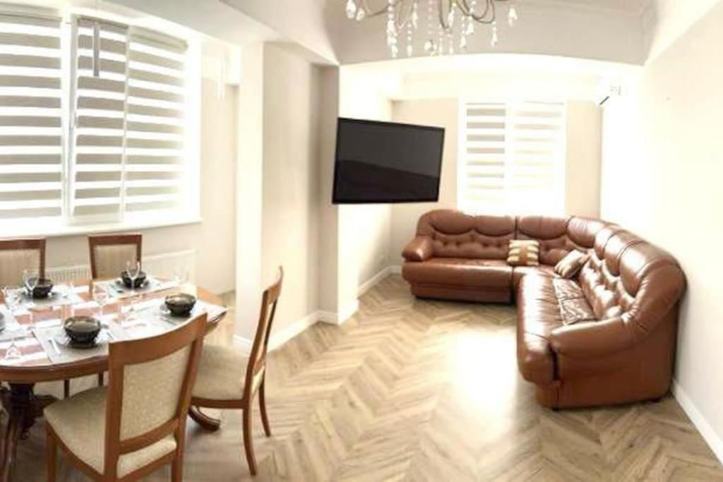 Very Large Apartment For Family! On Milestiu! Chisinau Ngoại thất bức ảnh