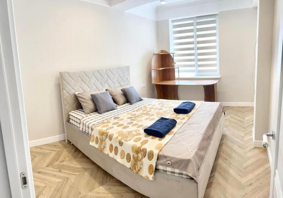 Very Large Apartment For Family! On Milestiu! Chisinau Ngoại thất bức ảnh