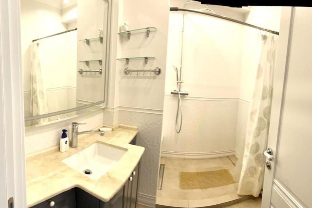 Very Large Apartment For Family! On Milestiu! Chisinau Ngoại thất bức ảnh